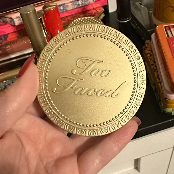 Too Faced Radiant Bronze & Gold Contour Palette - Picture 2 of 3